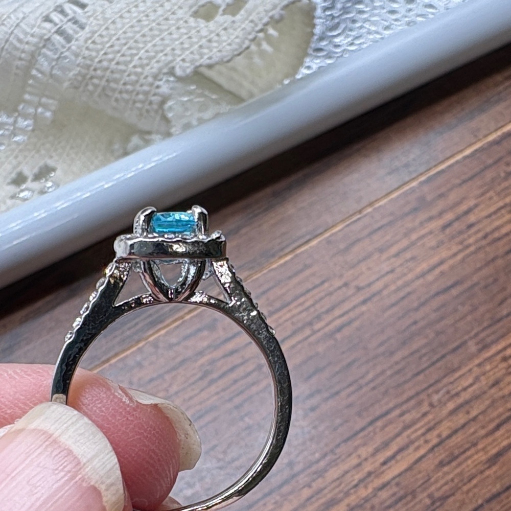 New Elegant Silver Ring with Captivating Blue Stone - Picture 7 of 8